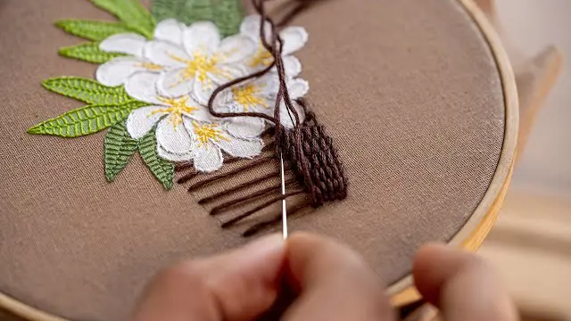دست نقاشی و گلدوزی برای سرگرمی