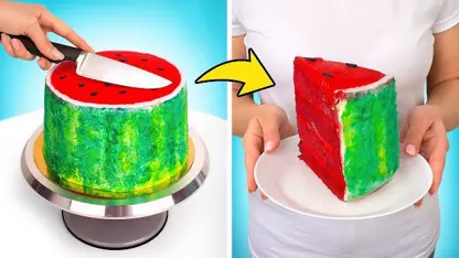 طرز تهیه کیک هندوانه خوشرنگ در یک ویدیو
