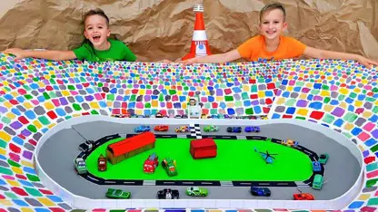 ولاد و نیکیتا این داستان - بازی کردن با toy cars