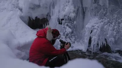 آبشار یخ زده شگفت انگیز در آلاسکا