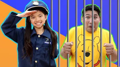 بازی کودکانه این داستان "پلیس خنده دار"