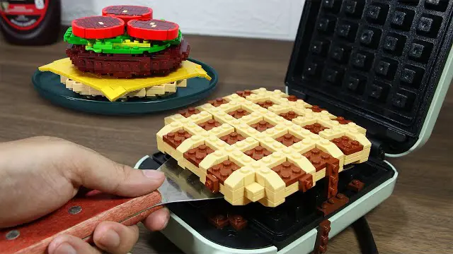 وافل برگر آمریکایی برای سرگرمی