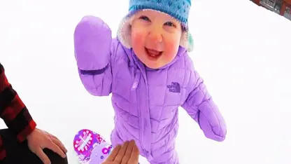 لحظات خنده دار از برف بازی کودکان ! در یک نگاه