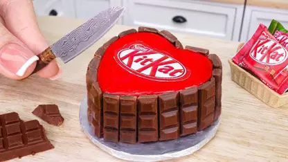 آشپزی مینیاتوری - تزیین کیک شکلاتی kitkat