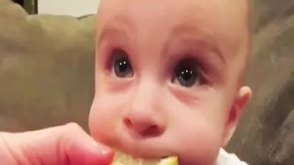 واکنش نوزادان بعد از خوردن لیمو ترش برای اولین بار