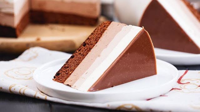 کیک شکلاتی سه لایه بهترین دسر خوشمزه