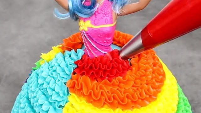 ایده‌های تزیین کیک تولد با تم عروسک باربی برای دختر خانم ها
