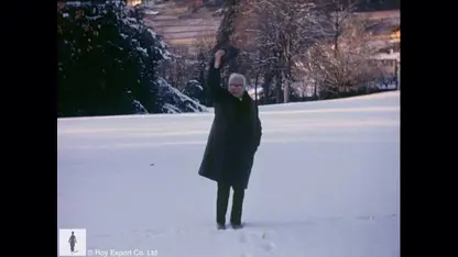 ویدیویی از چارلی چاپلین در خانه اش در برف