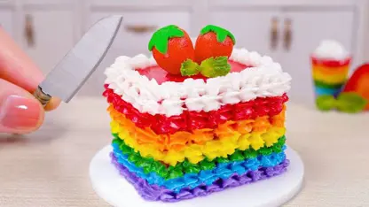 آشپزی مینیاتوری - کیک رنگین کمانی طبقه ای در یک نگاه