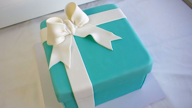 اموزش کیک ساده با دیزاین جعبه کادو