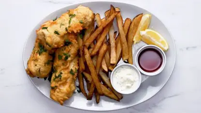اموزش و طرز تهیه ماهی تازه به همراه چیپس خلالی در یک ویدیو