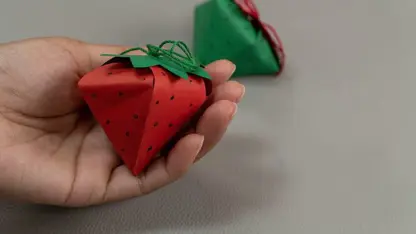 ایده کاردستی برای کودکان - جعبه هدیه توت فرنگی با کاغذ