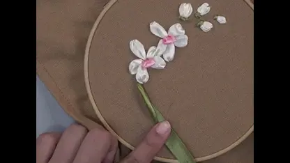 آموزش گلدوزی با دست - طرح گل روبانی در یک نگاه