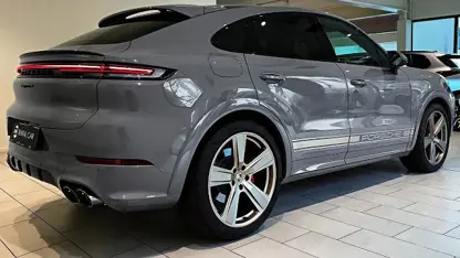 معرفی خودرو porsche cayenne s v8 2024 در یک نگاه