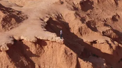 کلیپ گردشگری - صخره های شعله ور در مغولستان در یک ویدیو