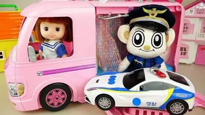 بازی کودکان این داستان "ماشین پلیس و ایمنی"