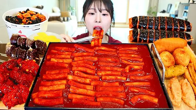 سولگی غذا خوردن مرغ سرخ شده
