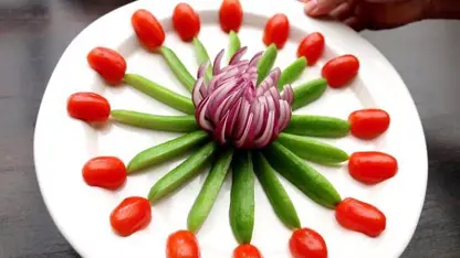 ایده تزیین سالاد با گوجه خیار و پیاز در چند دقیقه