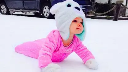 بازی با نوزادان در برف که باید ببینید