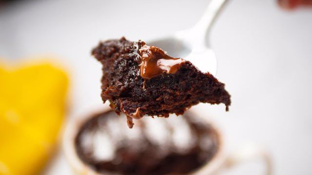 کیک لیوانی شکلاتی در ماکروویو در یک دقیقه