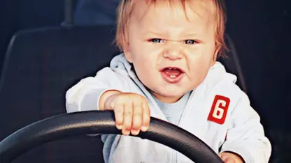 صحنه های خنده دار از رانندگی کودکان