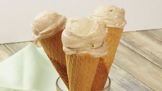 بستنی قیفی خانگی با موز یخ زده
