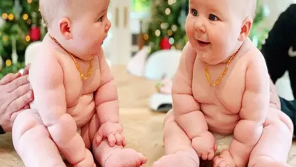 کلیپ خنده دار از نوزادان چاق و بانمک در یک نگاه