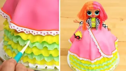 طرز تهیه کیک عروسکی برای جشن تولد دختر خانم ها