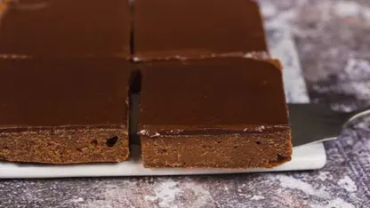 طرز تهیه کیک شکلاتی فقط با سه ماده !