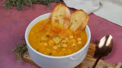 طرز تهیه سوپ نخود ساده و خامه ای در زمان کم