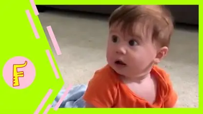 لحظات خنده دار زیرچشمی نگاه کردن کودکان در یک ویدیو