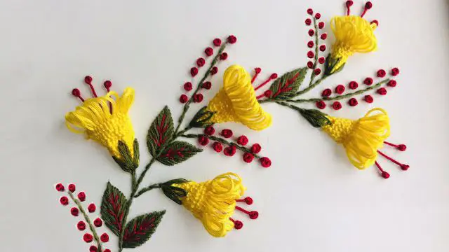 گلدوزی گل های زرد در یک نگاه