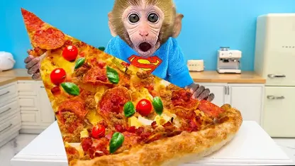 میمون پیتزای غول پیکر برای سرگرمی
