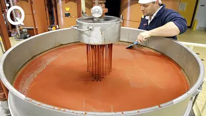 تصاویری از کارگران و ماشین آلات کارخانه شکلات