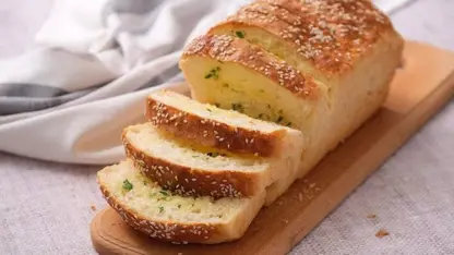 طرز تهیه نان سیر بسیار خوشمزه در خانه