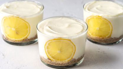 طرز تهیه کیک لیمویی خامه ای در یک نگاه