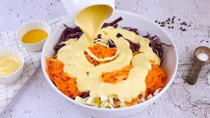 طرز تهیه سالاد کلم خامه ای عالی در یک نگاه