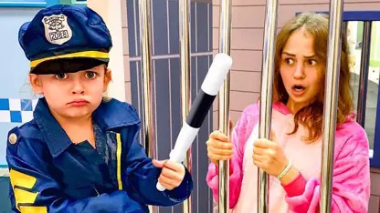 ترانه کودکانه مایا و مری با داستان - مایا نقش پلیس را بازی می کند
