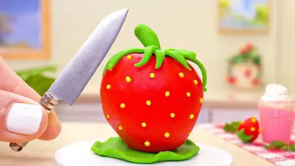 ترفند آشپزی مینیاتوری کیک - تزیین کیک توت فرنگی