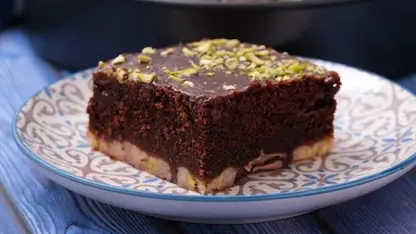 طرز تهیه کیک مربعی شکلات و موز ! یک دسر عالی!